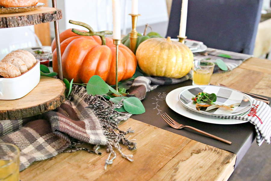 fall centerpiece ideas with pumpkins