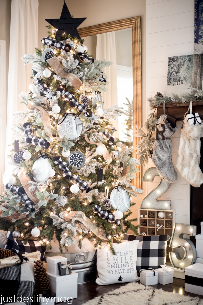 Modern Christmas Tree Decorating Ideas