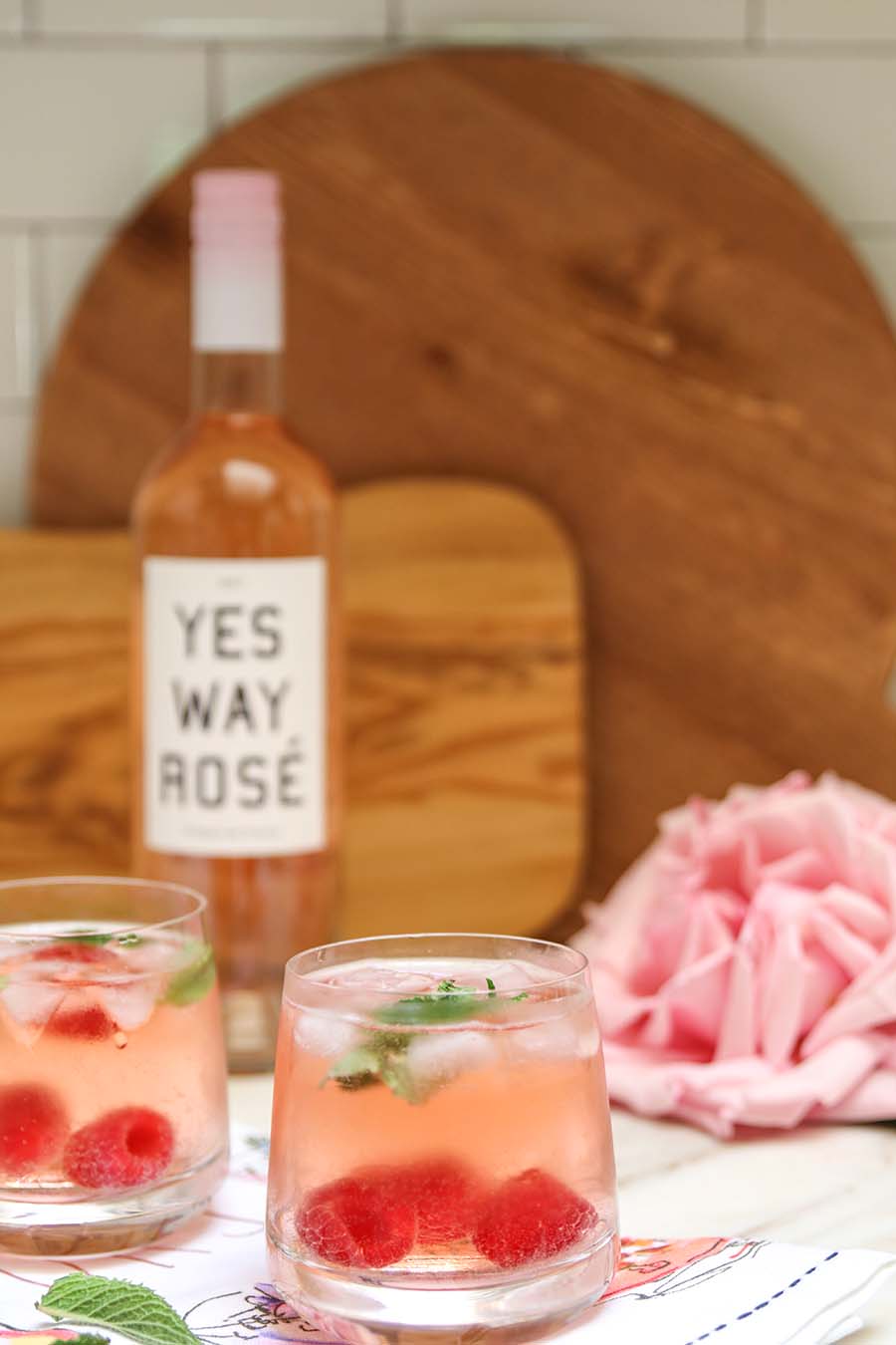 Rosé Sangria. An easy rose cocktail recipe with only 3 ingredients! Perfect for entertaining. Rosé Punch.