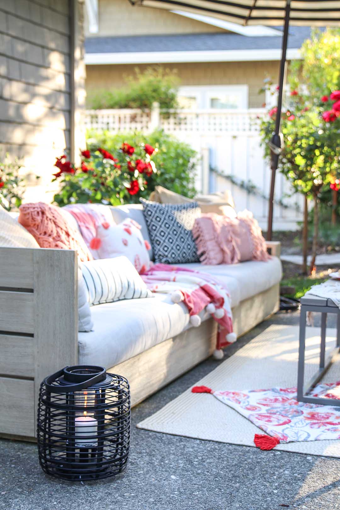 Outdoor Decorating Ideas. Patio decorating ideas. Summer entertaining. Outdoor living space