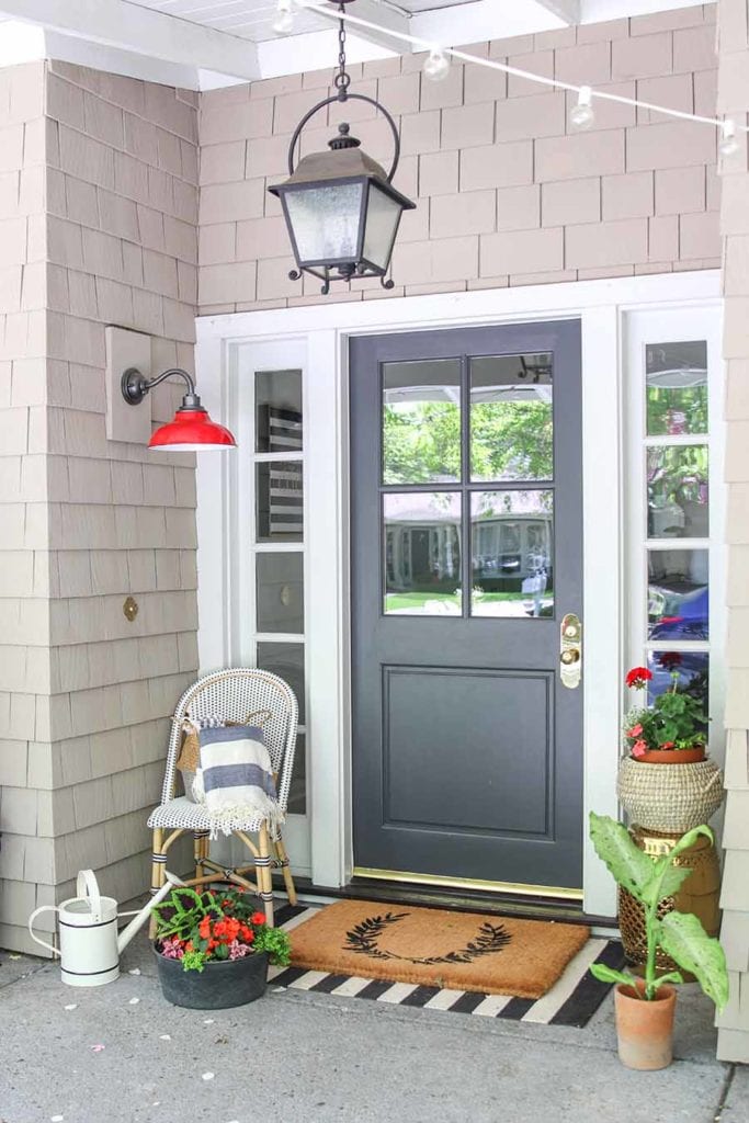 how to paint your front door. An easy step by step guide to paint a front door in an afternoon!