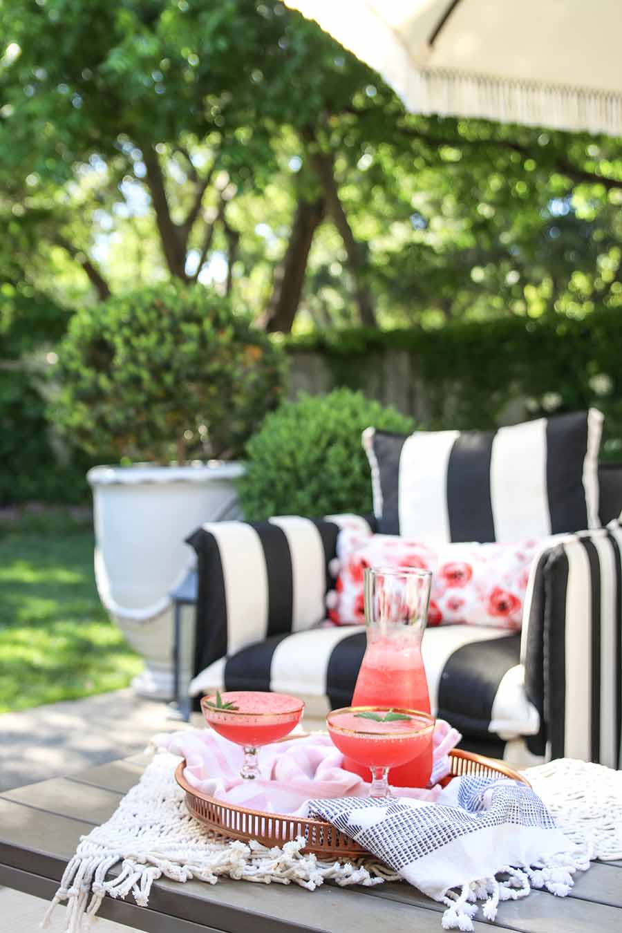 Watermelon Frozen Rosé, Frosé, Easy Summer Cocktail recipe. 3 Ingredients. 