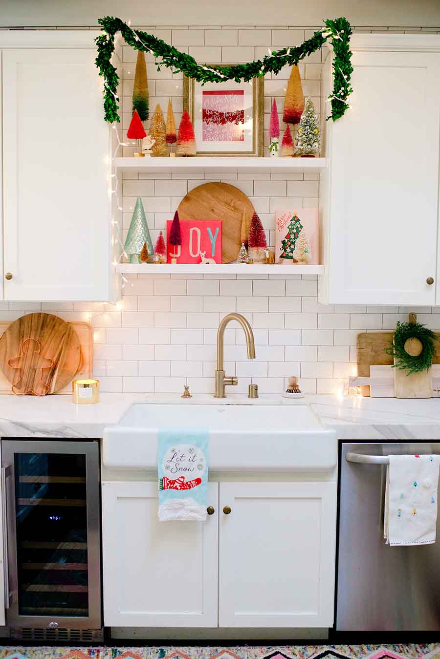 modern farmhouse christmas kitchen