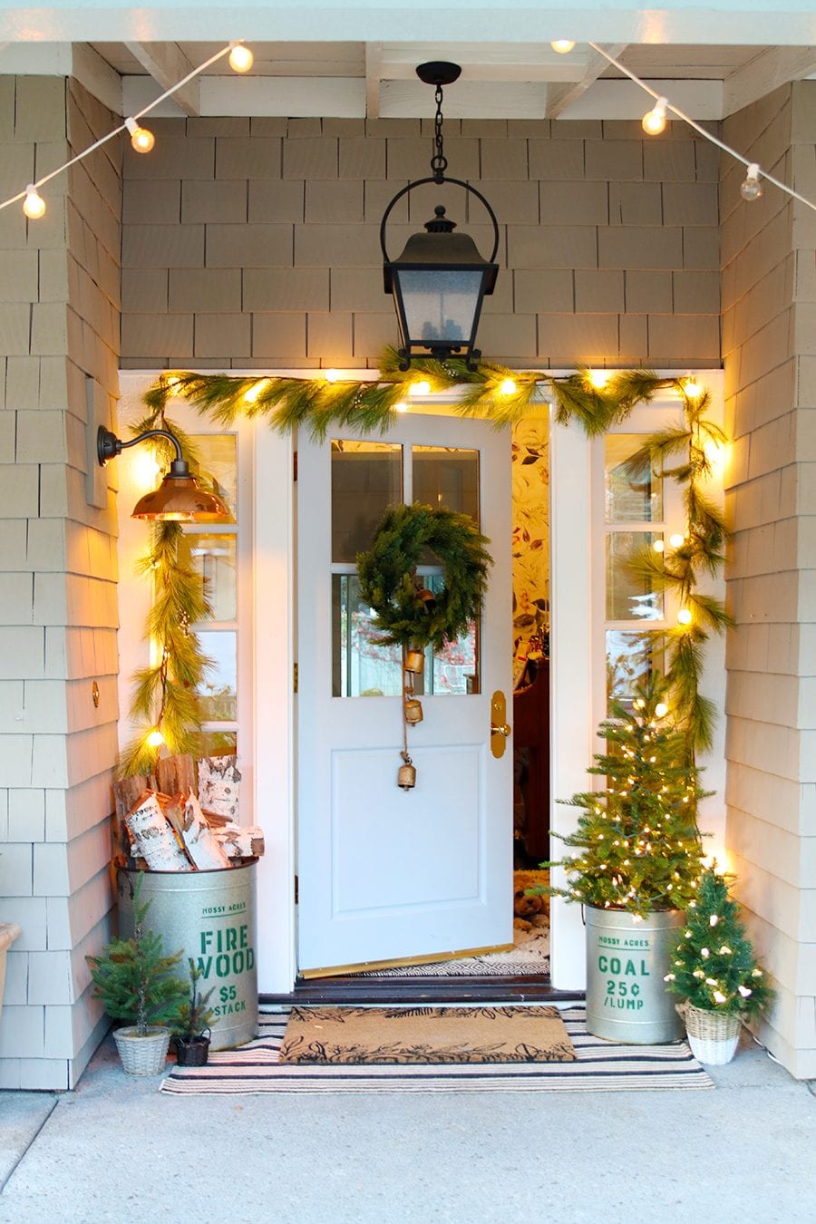 10 porch decoration christmas ideas for a welcoming holiday entrance