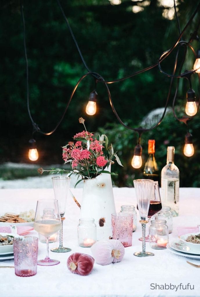 Dining table decor for dinner with a partner on valentine's day 27