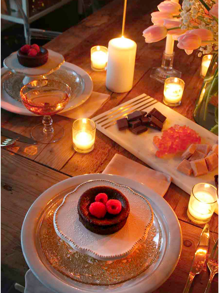 spade diakritisk Læsbarhed Valentine's Day Table: Candlelit Dinner for Two - Modern Glam