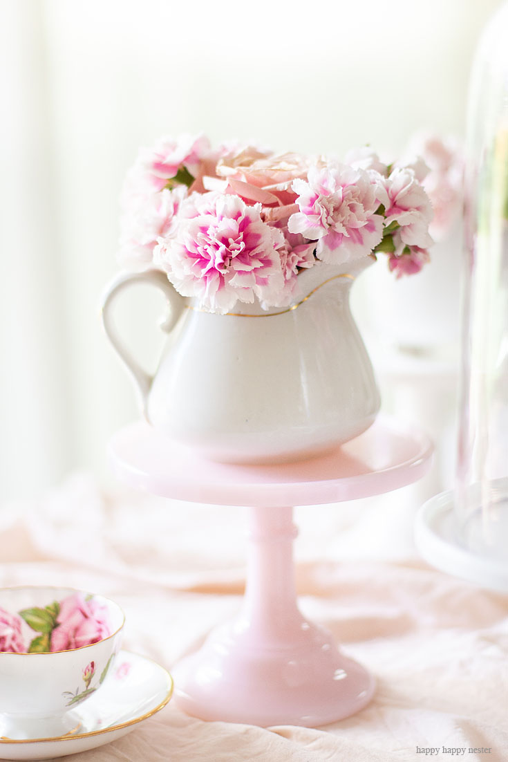 pink cake stand