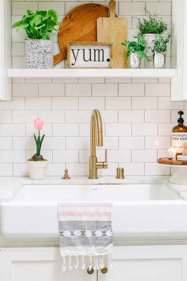 Decorating cake stands 4 ways that don't involve cake! Modern Glam