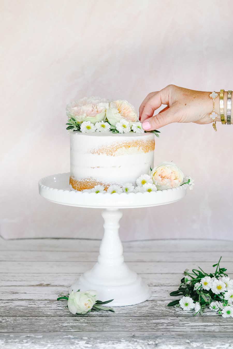 how to decorate a naked cake with fresh flowers