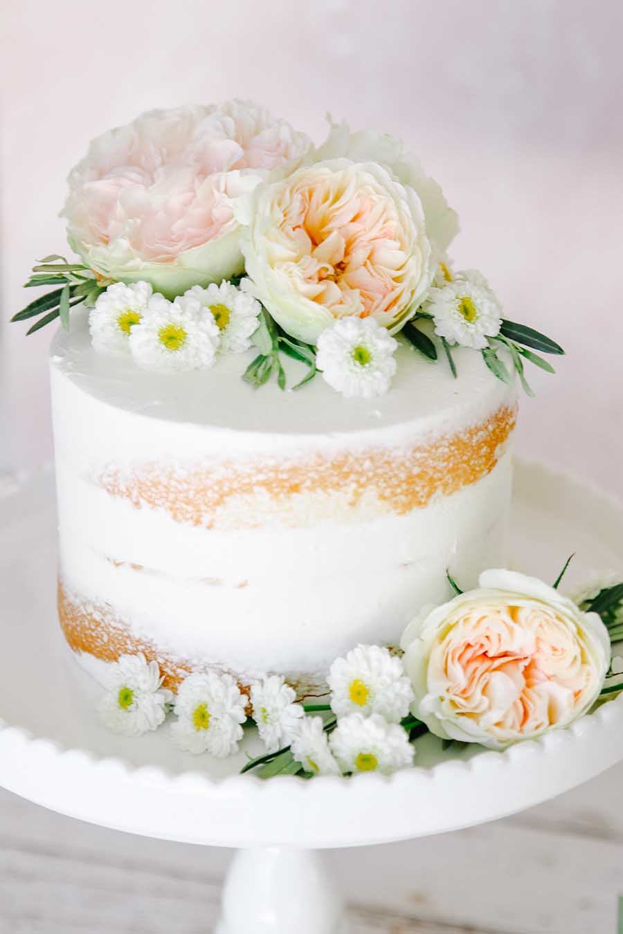 naked cake with flowers