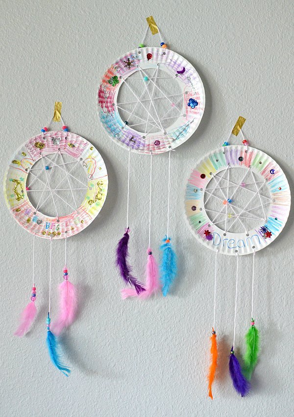 https://www.modern-glam.com/wp-content/uploads/2019/05/Paper-Plate-Dream-Catchers.jpg