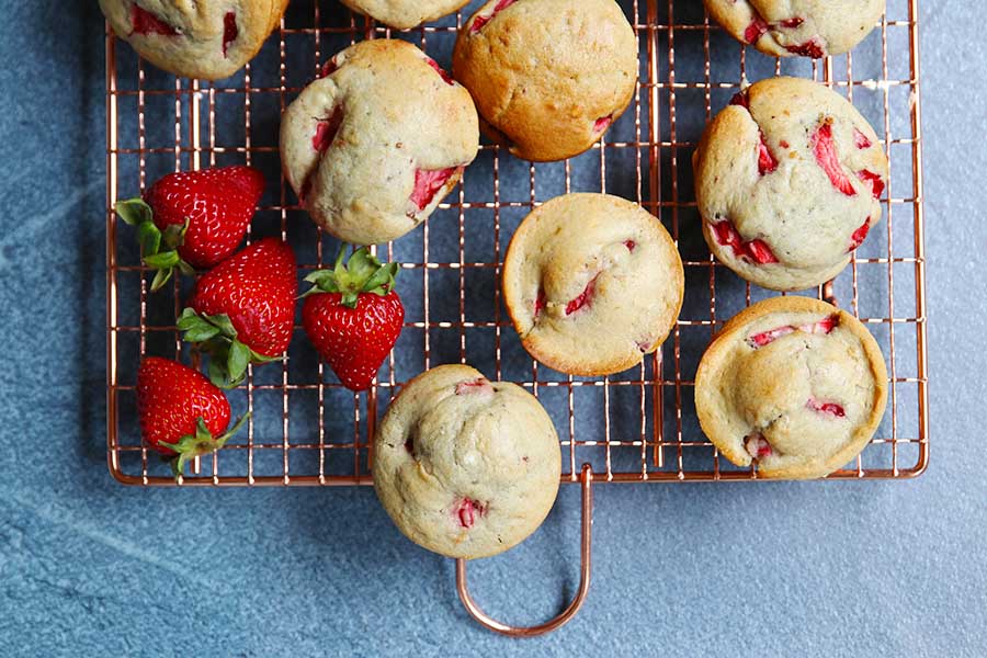 healthy strawberry muffins