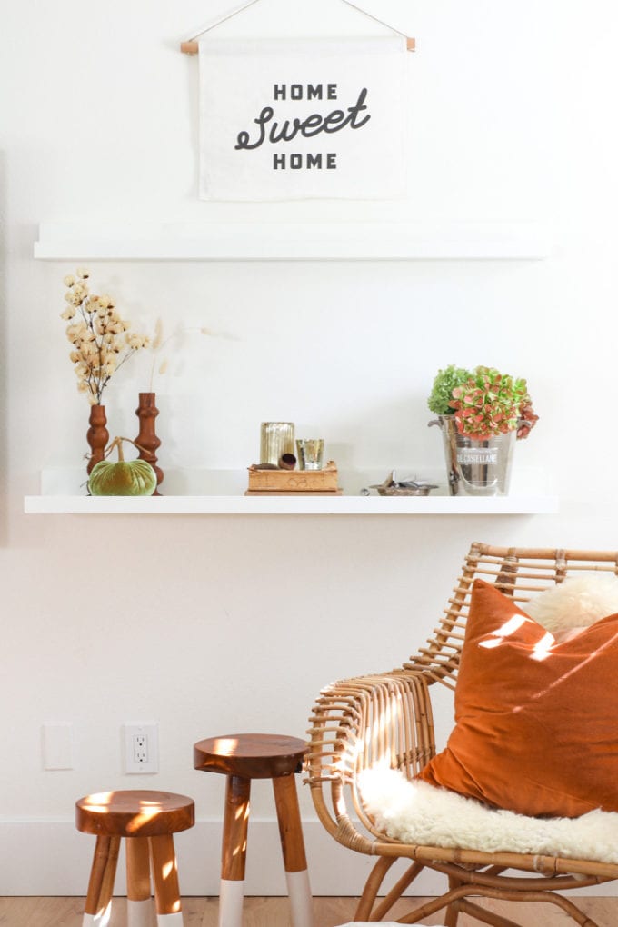 modern farmhouse shelf styling