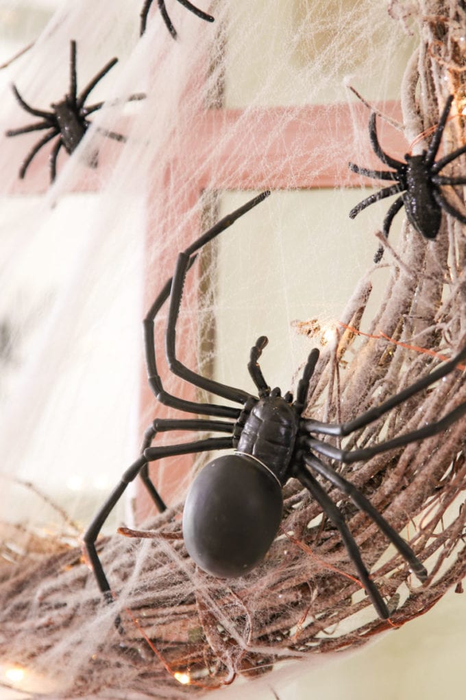 easy diy halloween wreath with spiders