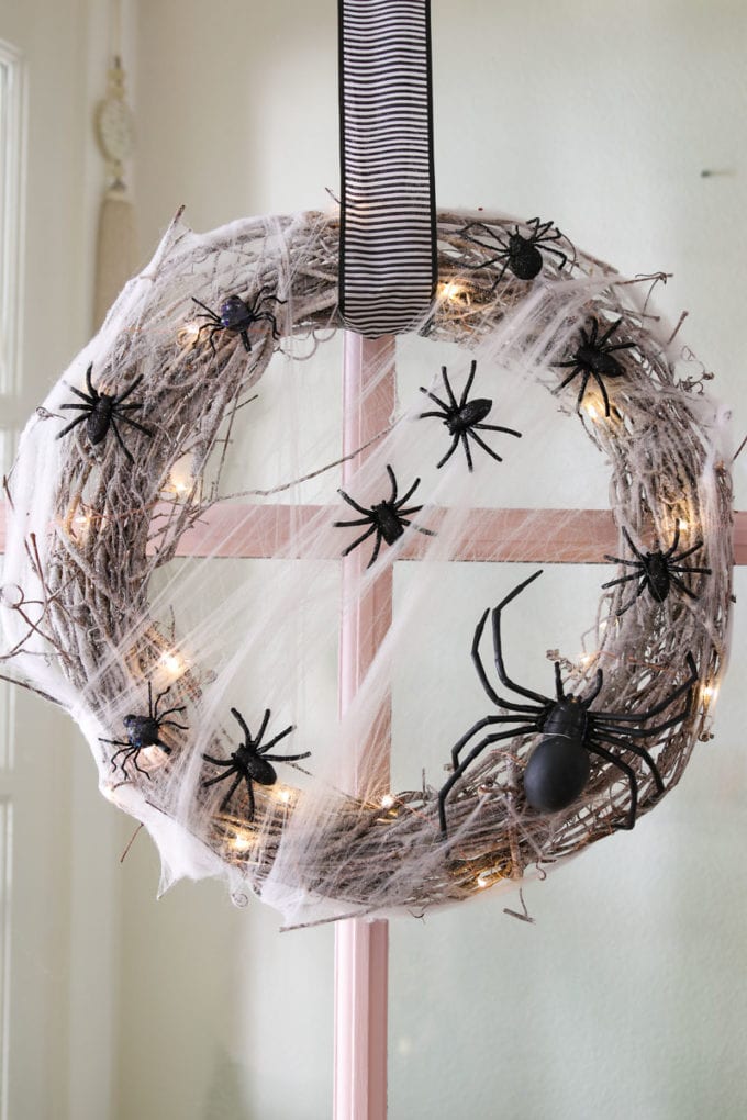 DIY Halloween wreath with spiders