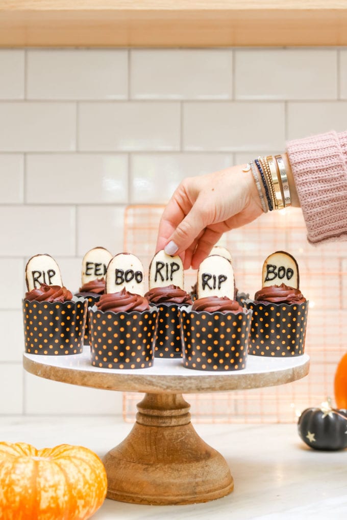 kid friendly halloween cupcakes