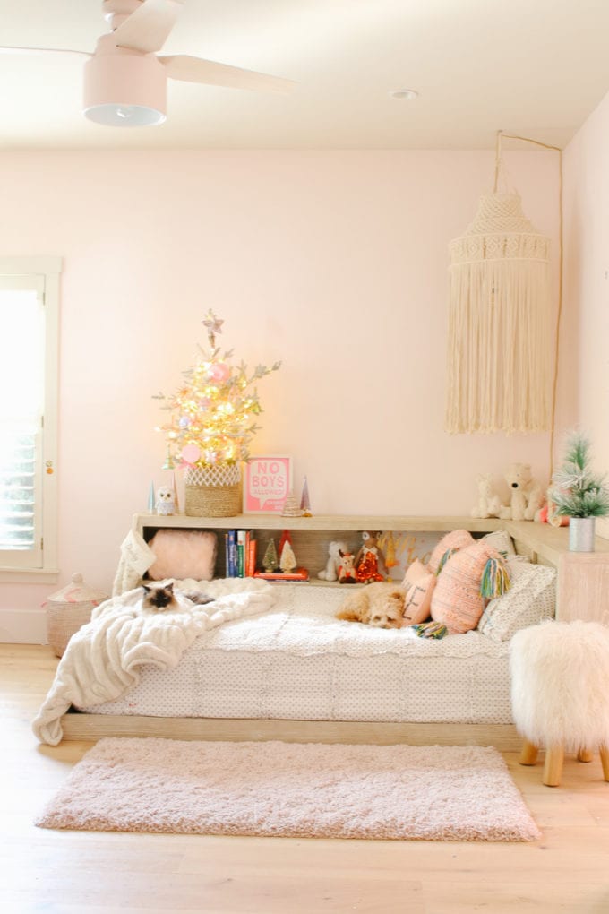 pink bedroom for christmas