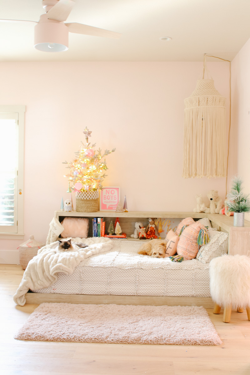 pink bedroom for christmas