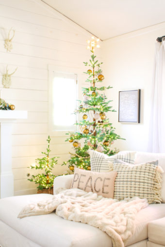 modern farmhouse christmas tree