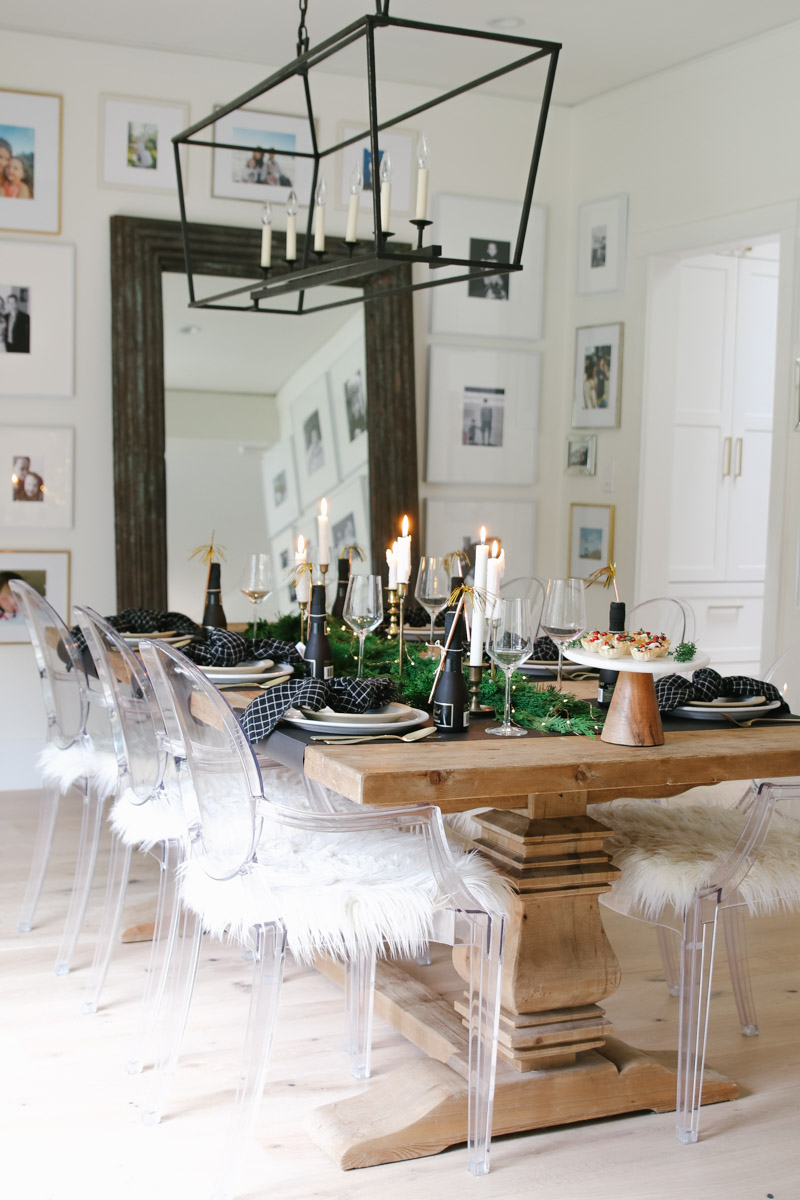 Simple, Elegant Black and Gold Table Decorations