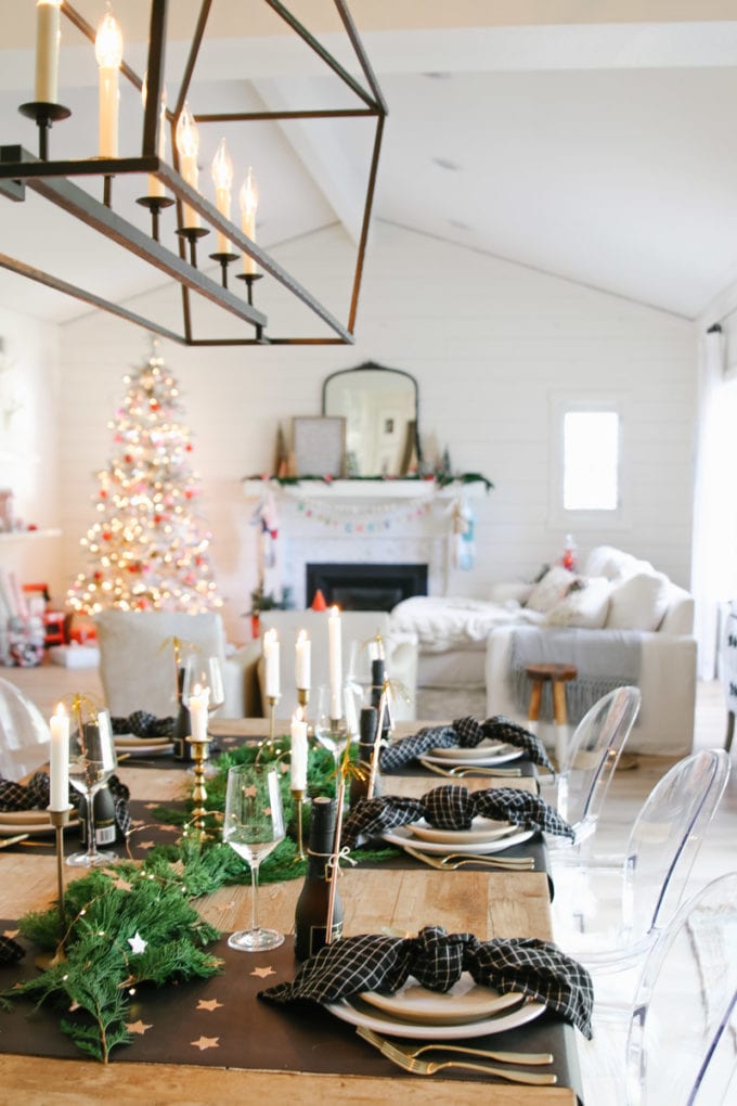 black and gold NYE table