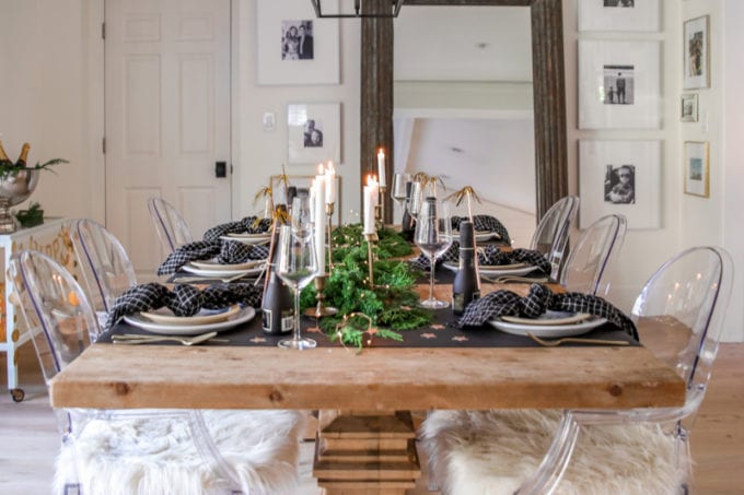 black and gold NYE table