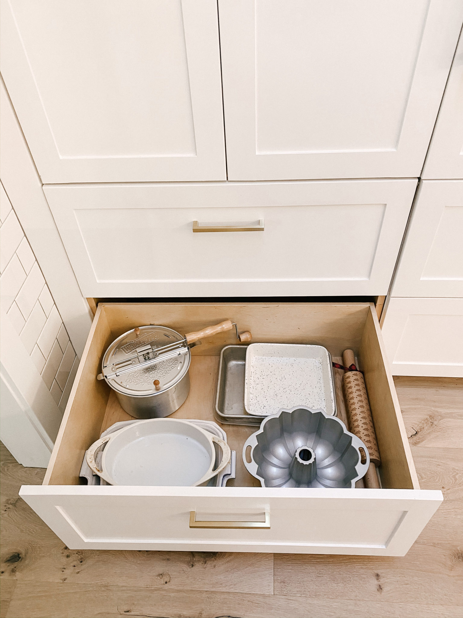 How To Organize Kitchen Drawers - Modern Glam - Interiors