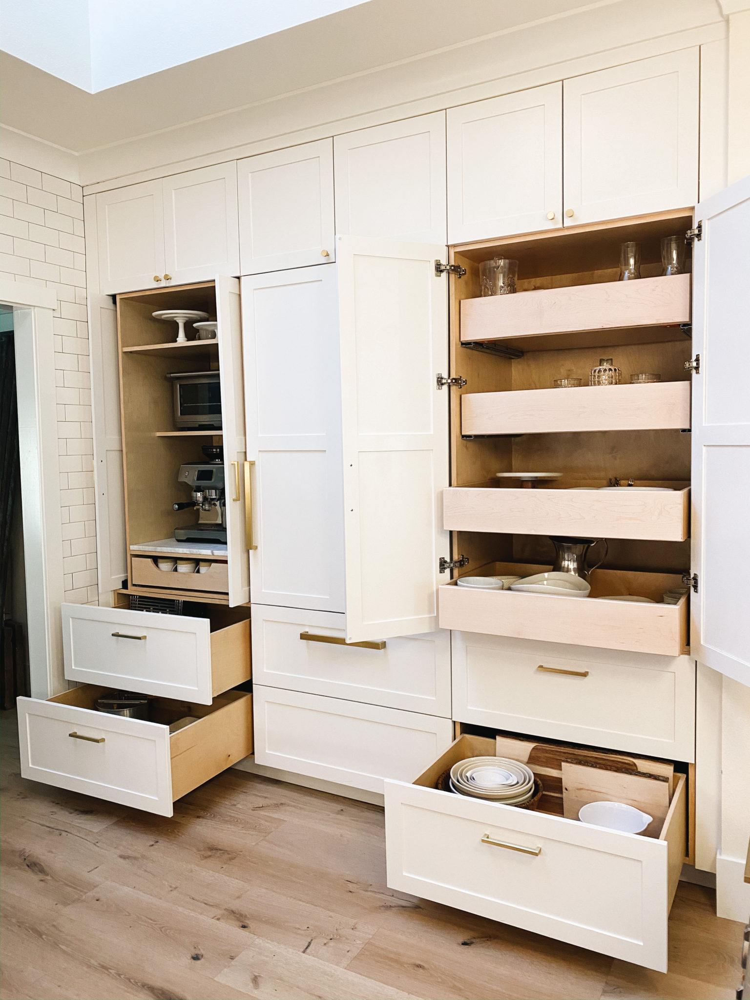 10 Kitchen Cabinet & Drawer Organizers You Can DIY