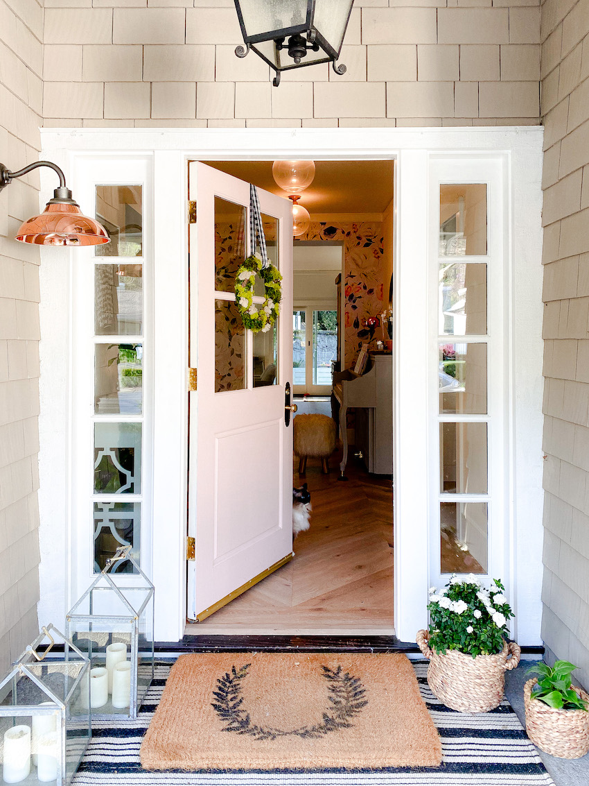 Farmhouse spring front porch decor - Hello Travel Blog