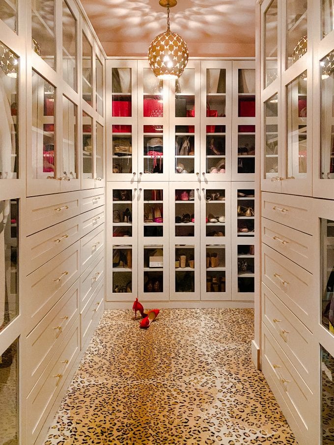 Modern, glamorous or fancy? The best luxury walk-in closet design