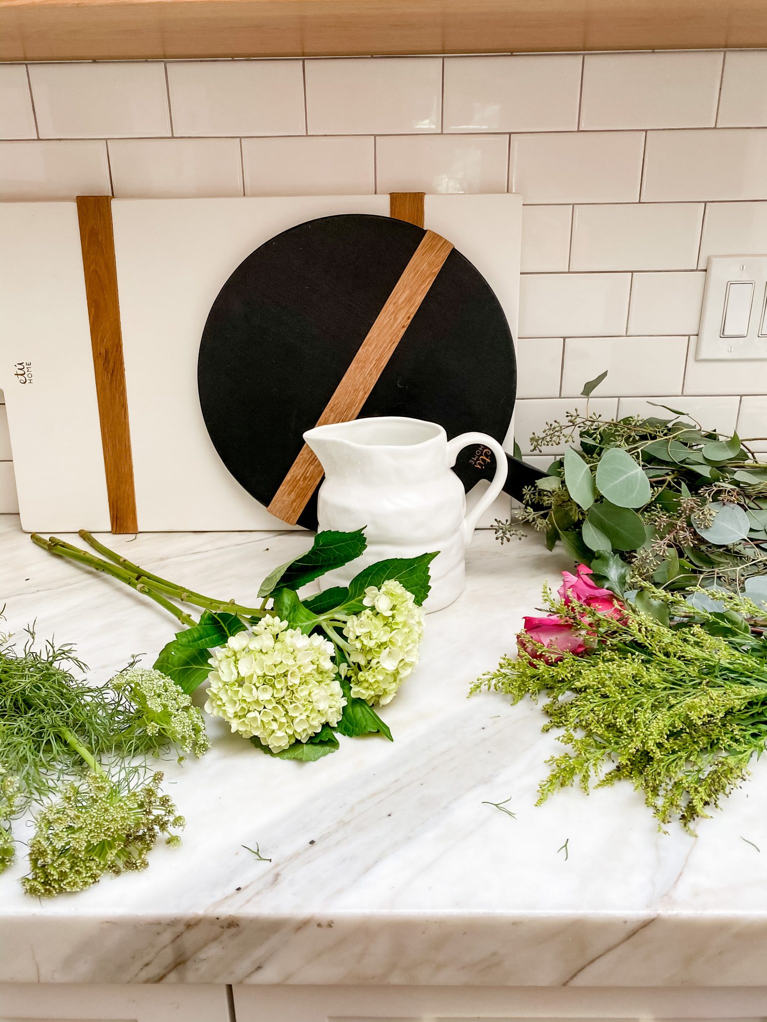 How To Arrange Store Bought Flowers Like A Pro Modern Glam