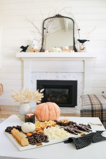 how to make a charcuterie board for halloween