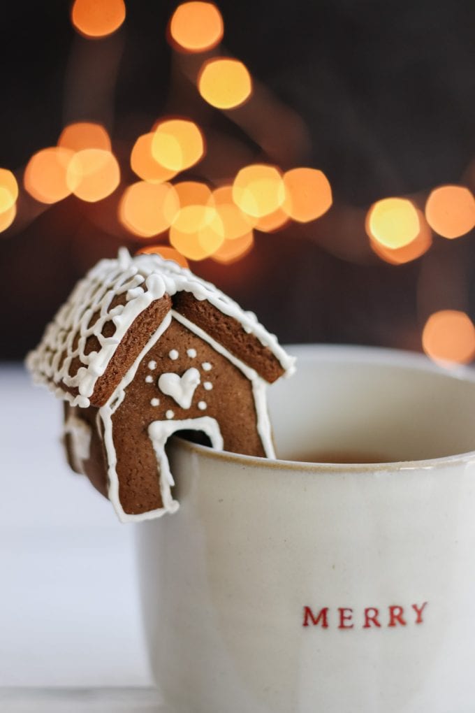 mini gingerbread house mug toppers