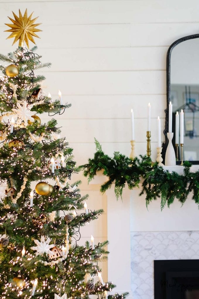 Simple Scandinavian Christmas Tree Decorating Inspiration