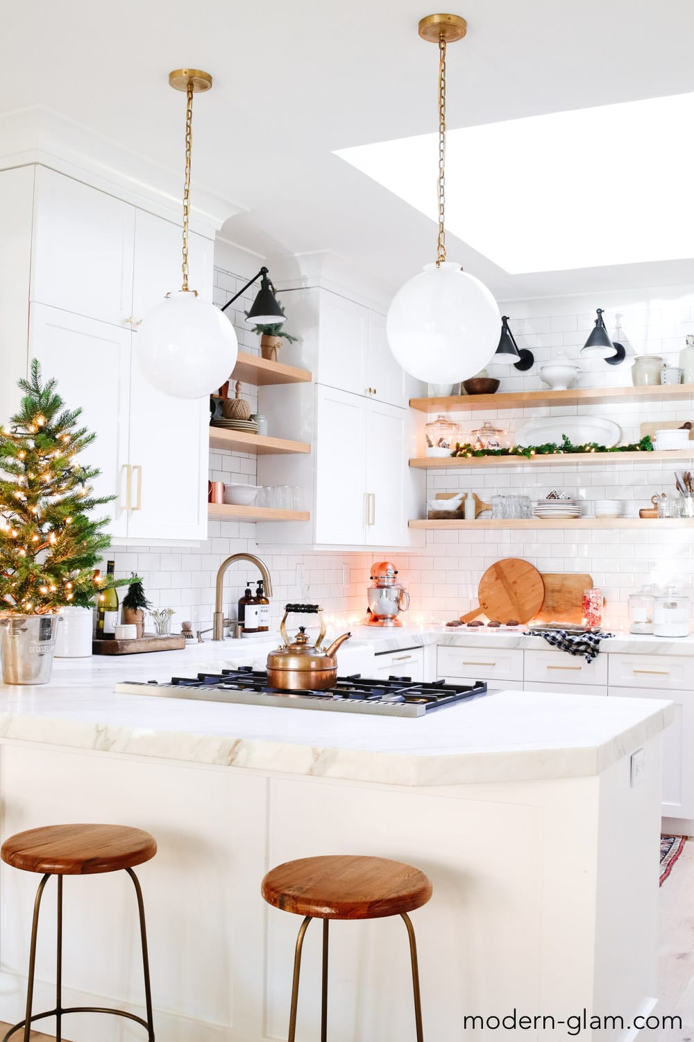 Christmas Kitchen Decor - MY 100 YEAR OLD HOME