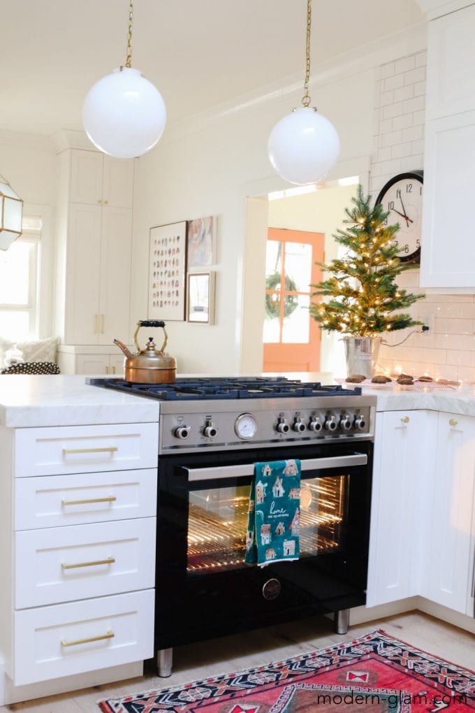 Christmas Kitchen Decor - MY 100 YEAR OLD HOME