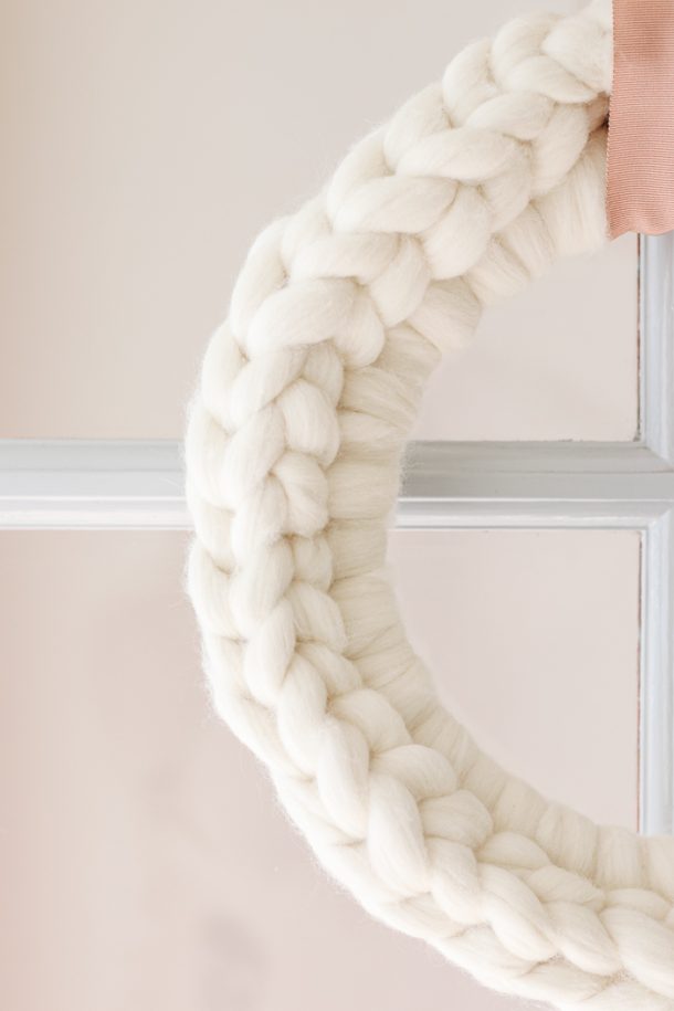 Learn How To Crochet A Chunky Yarn Wreath! Modern Glam