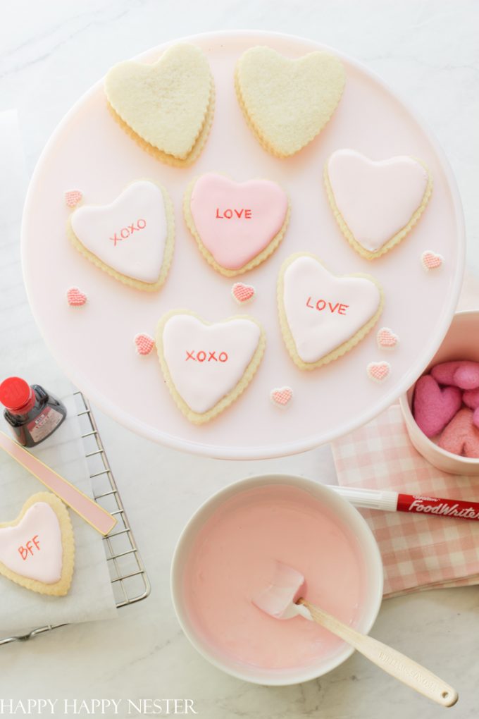 valentine's day sugar cookie decorating