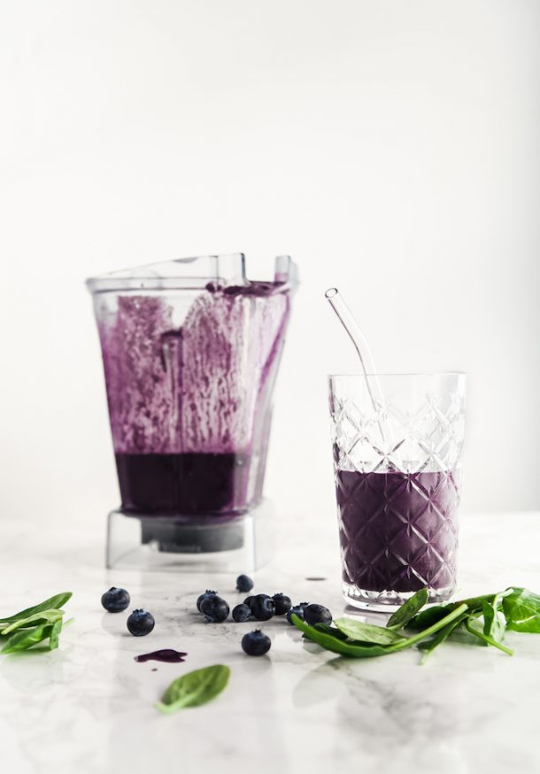 My Favorite Healthy Blueberry Spinach Smoothie Recipe - Modern Glam