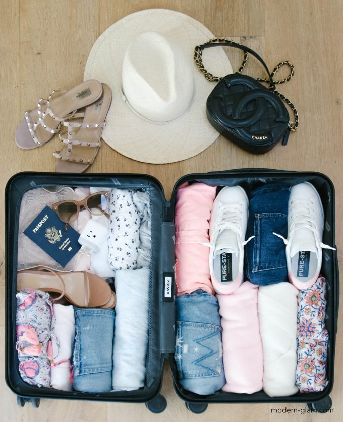 Kvinde vinter skrive How To Pack Your Carry-on Bag for a Week - Modern Glam