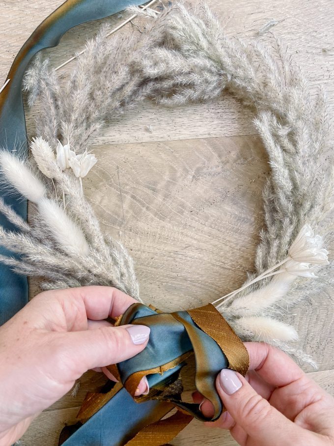 how to tie a bow on a wreath