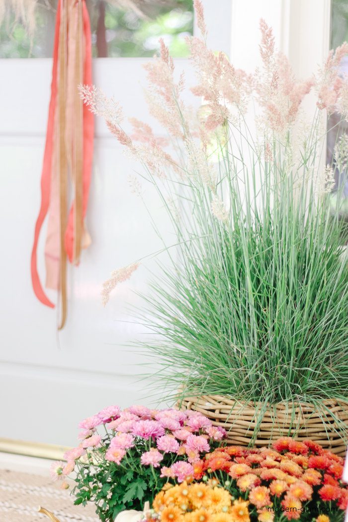 minimalist fall porch decor