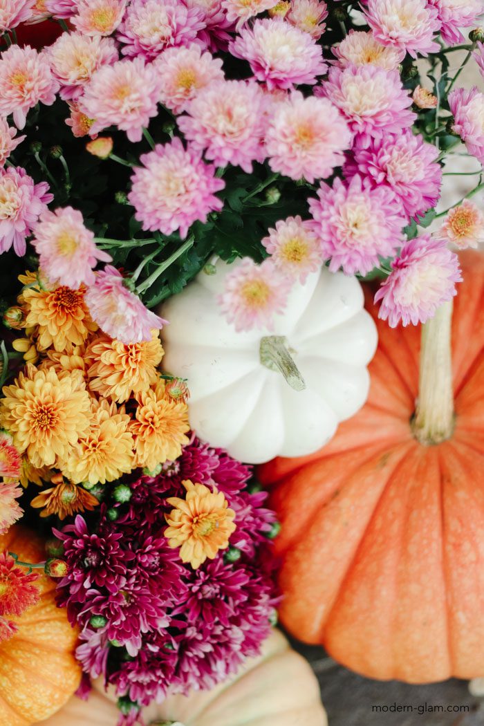 minimalist fall porch decor