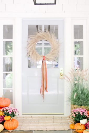 minimalist outdoor fall decor