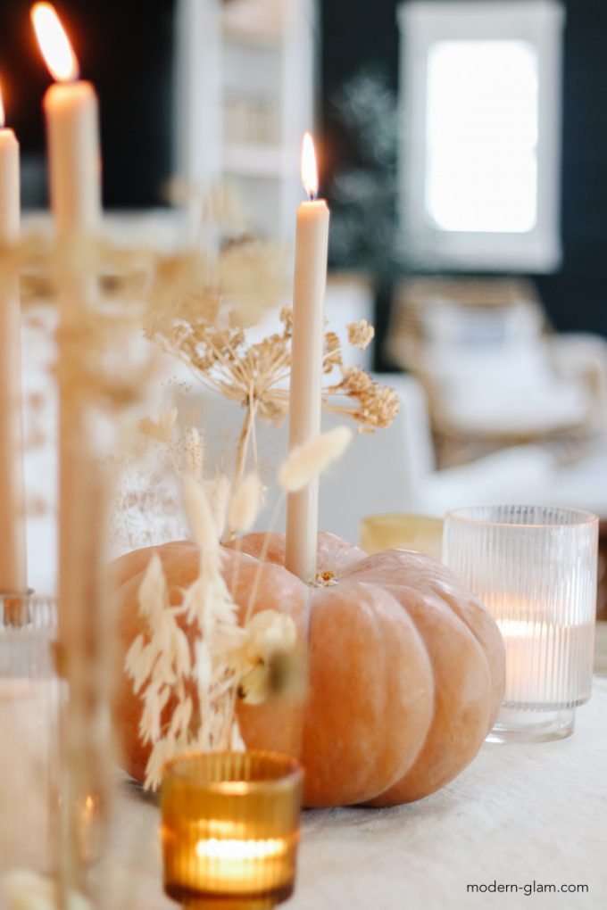 pretty thanksgiving centerpiece idea with pumpkins