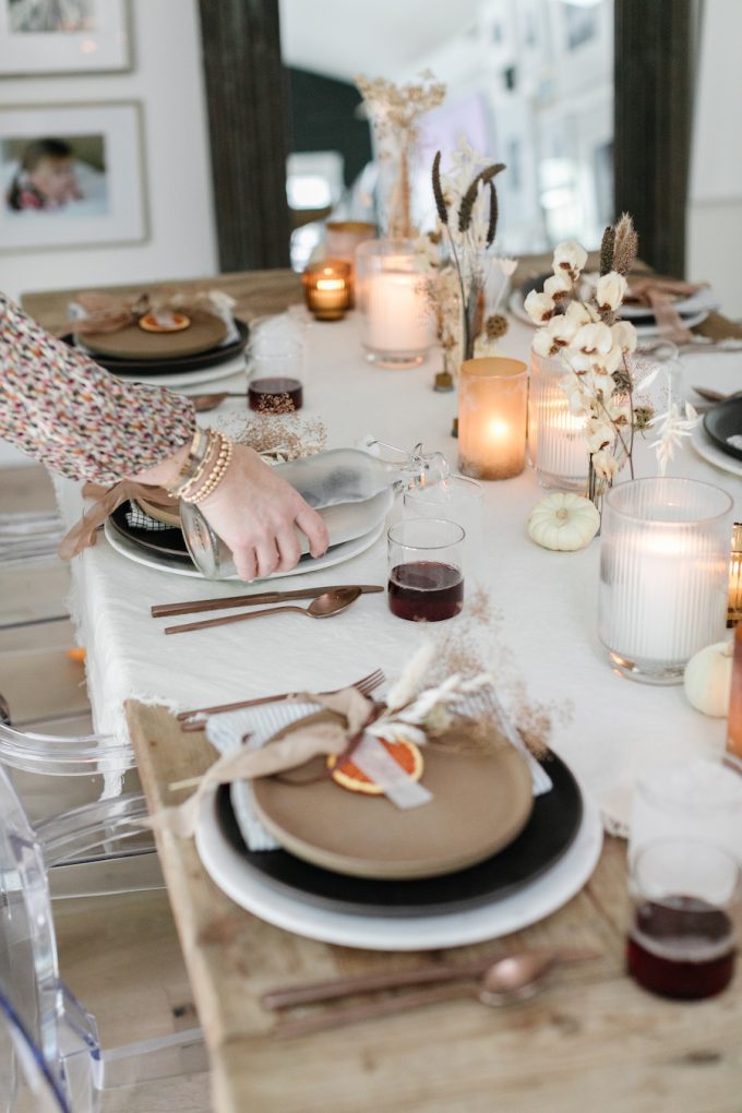 neutral thanksgiving tablescape