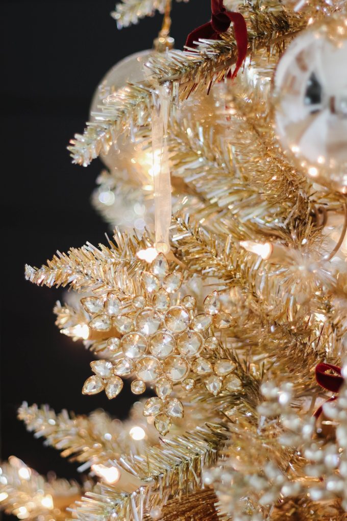 how to put ribbon on a christmas tree martha stewart