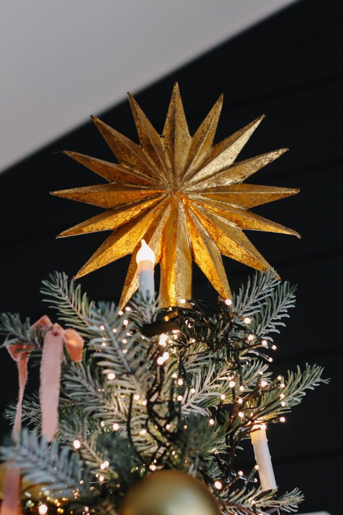Scandinavian christmas tree theme