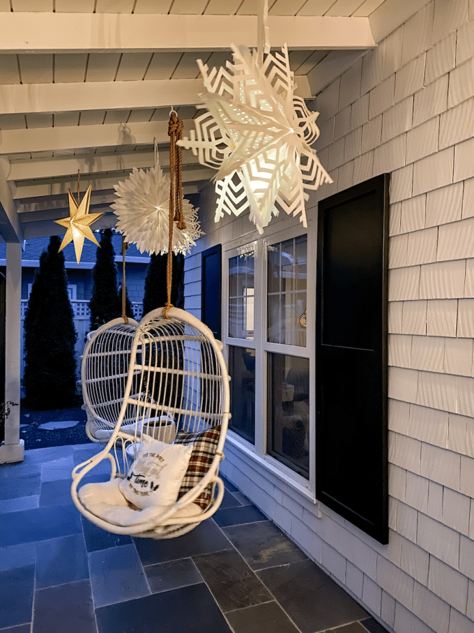 Scandinavian inspired Christmas porch 