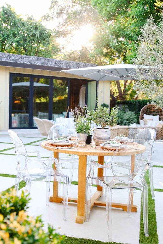 how to set an outdoor table for summer